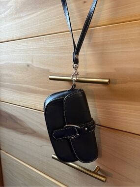✨ Vintage Dooney & Bourke Horseshoe Flap Leather Wristlet Pouch ✨